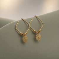 گوشواره میخی مربع و گل رز E0012